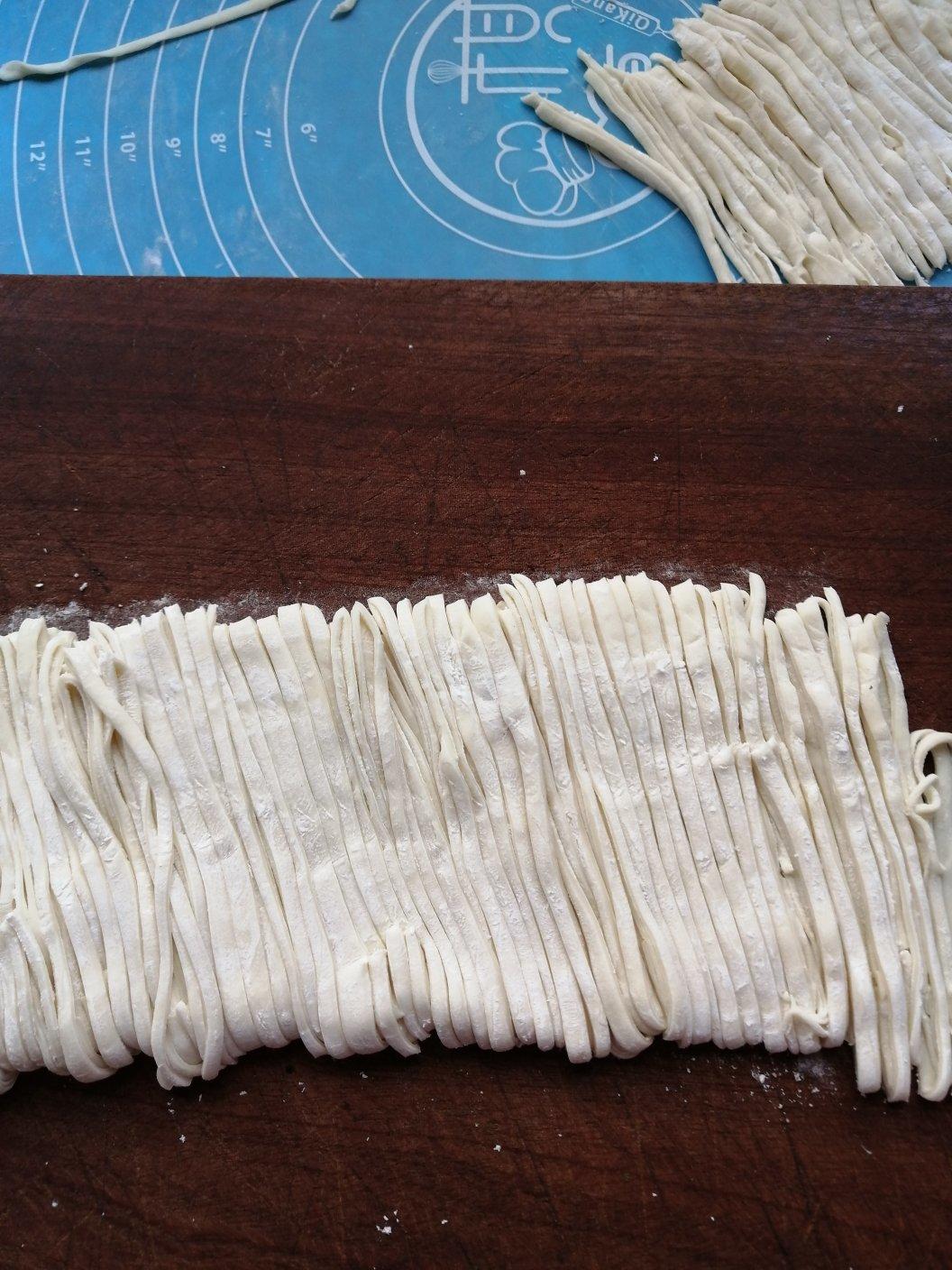 快手纯手工擀面条