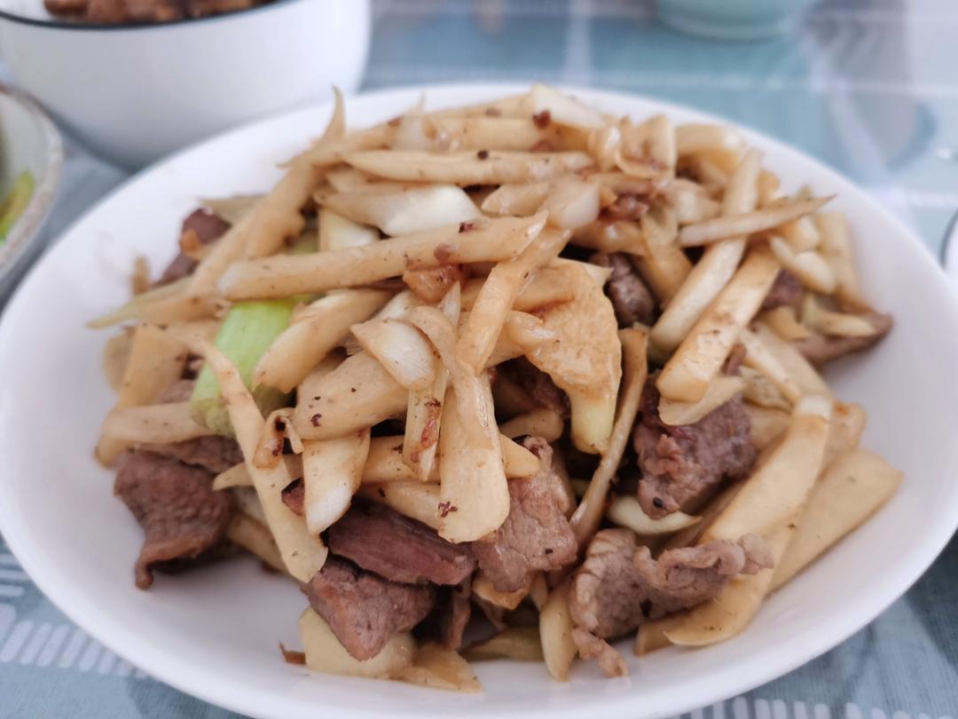 茭白这样做百吃不厌，茭白炒肉
