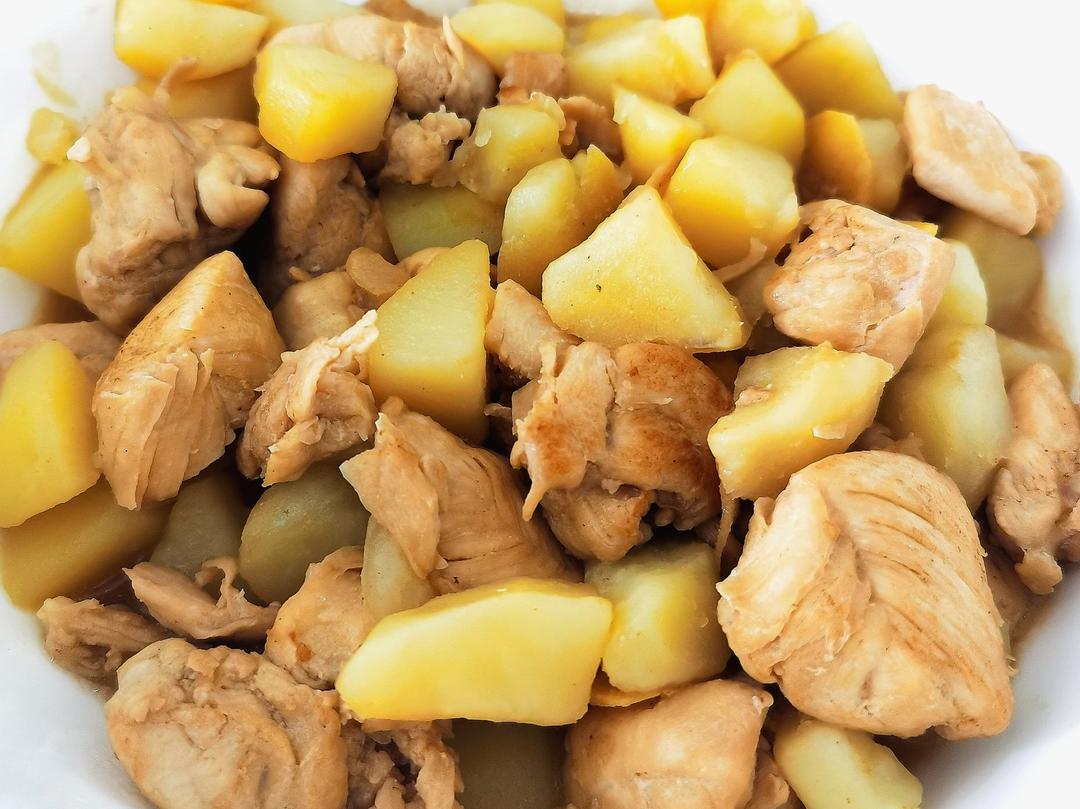 土豆炖鸡块