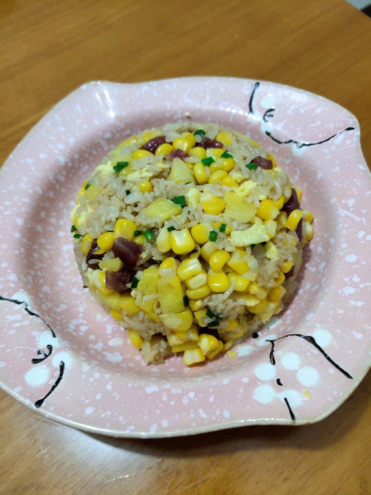 清新爽口的五彩菠萝炒饭~