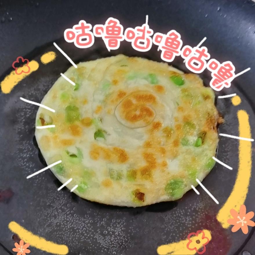 家常葱油饼 柔软多层 凉了也不硬 附细节视频详解