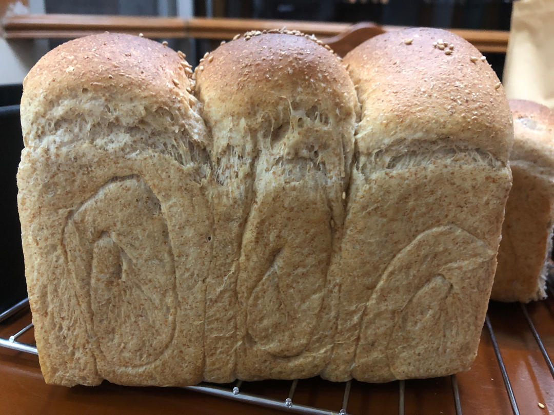 第三天依然柔软的粗全麦吐司