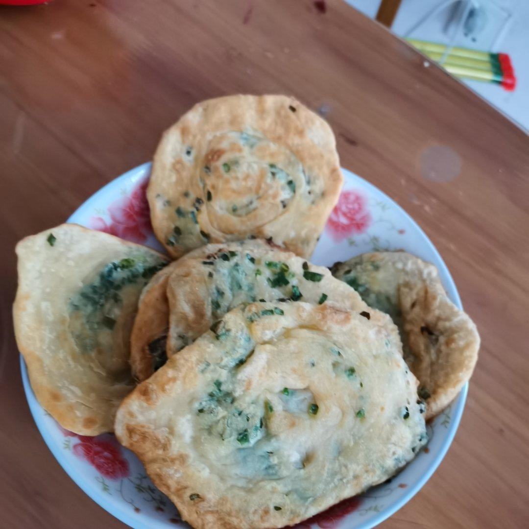 家常鸡蛋葱油饼 凉了也不硬 外酥里软 媲美早餐店 附细节视频详解