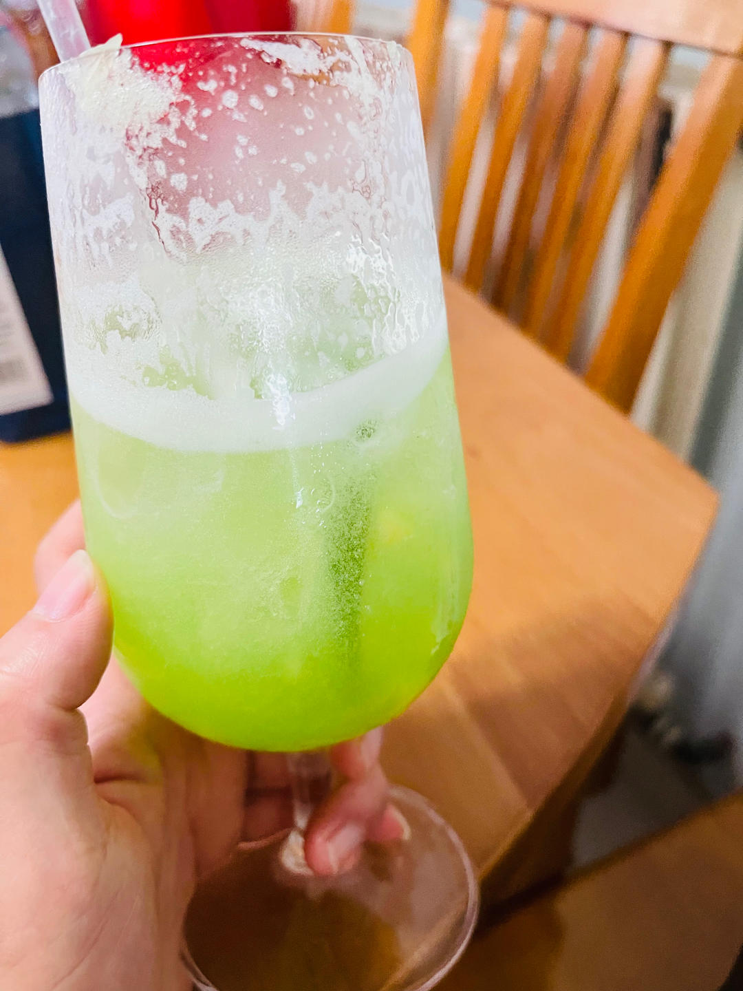 来～干了这杯快乐的🍍菠萝气泡水