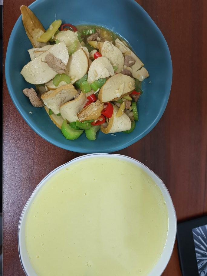 芹菜香干炒肉丝