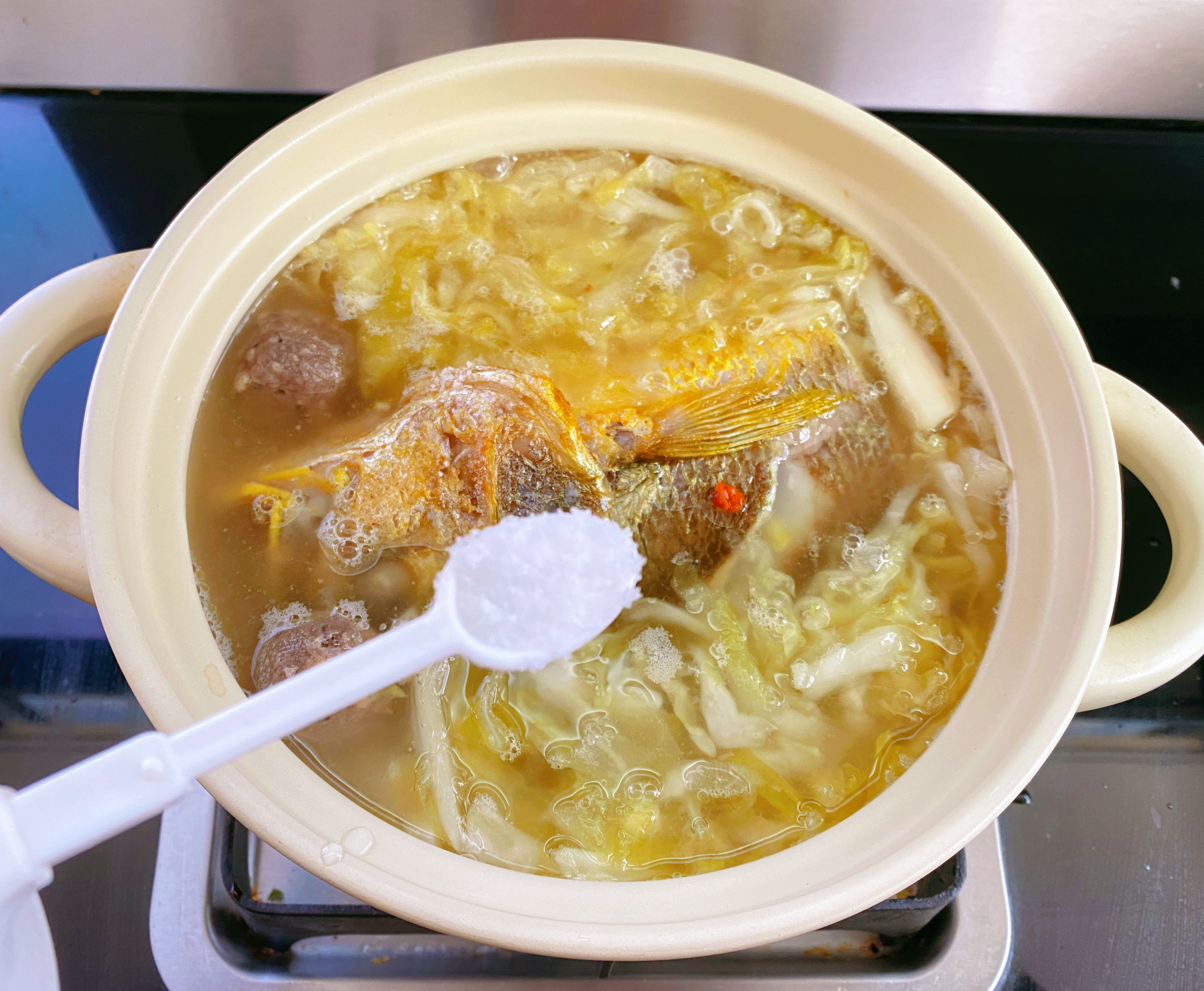 黄鱼酸菜豆腐汤的做法 步骤5