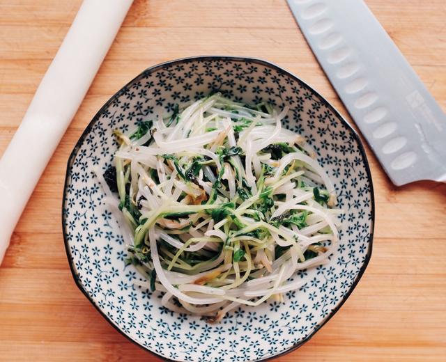 《侠饭》的萝卜苗豆芽拌韩国海苔