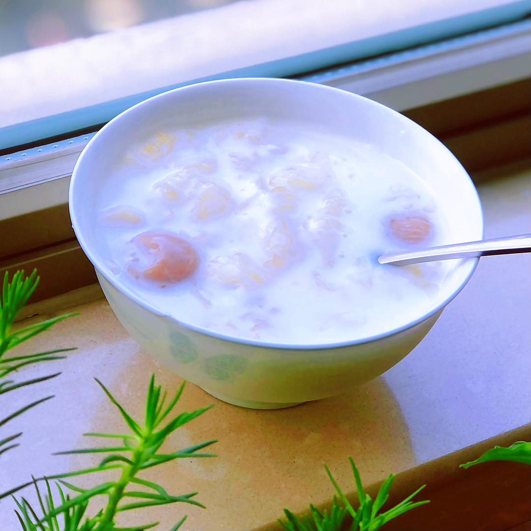 餐桌边的早餐