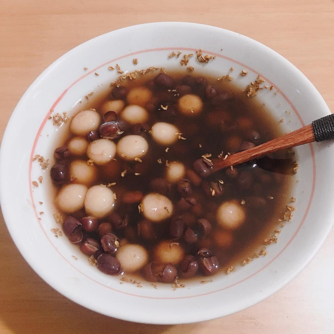 如何快速搓小汤圆且汤圆堆放在一起相互之间不粘连？