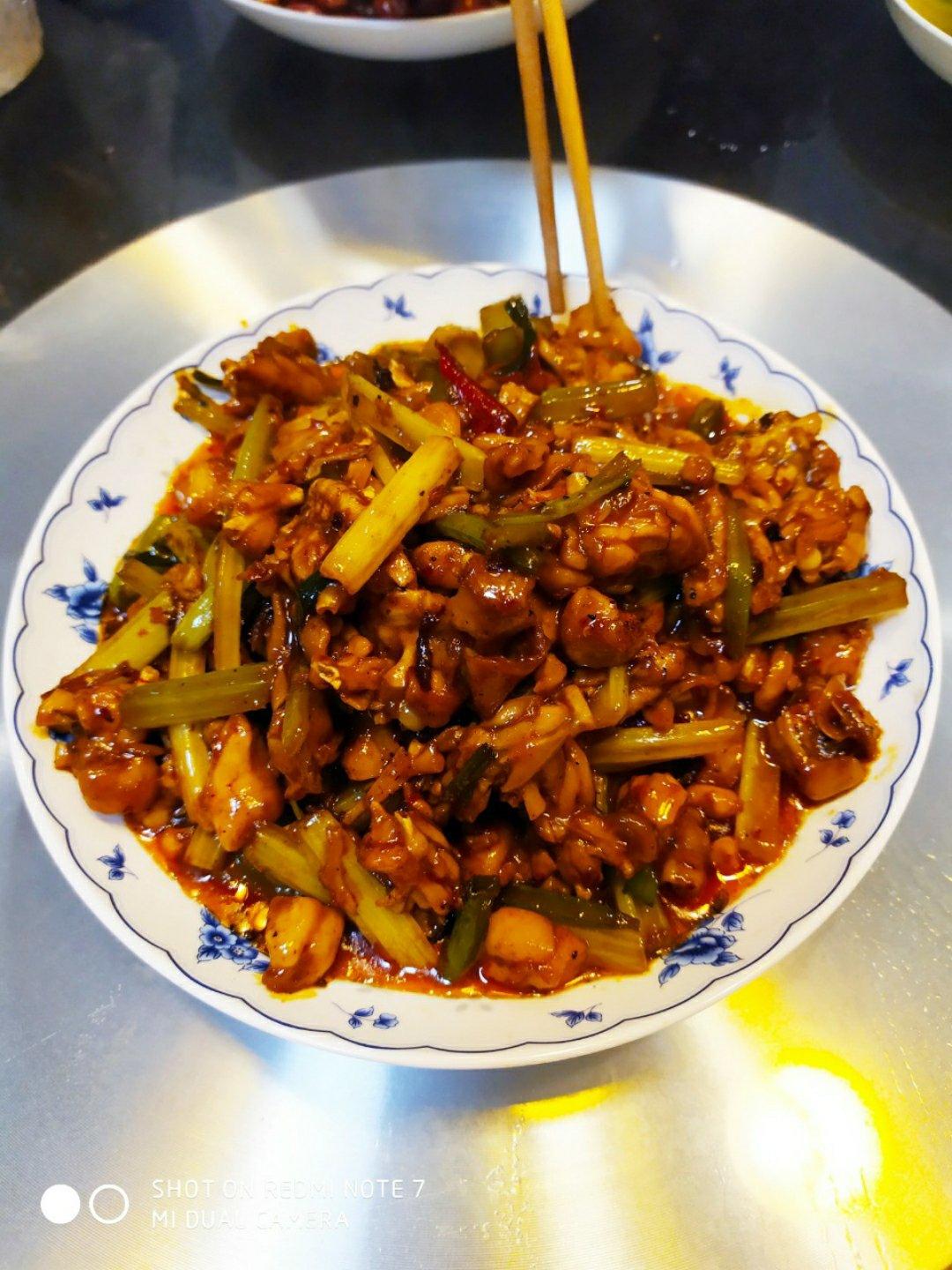 堂妈小厨——干锅牛蛙