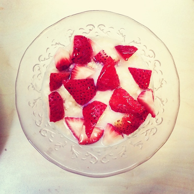 草莓燕麦奶粥的做法