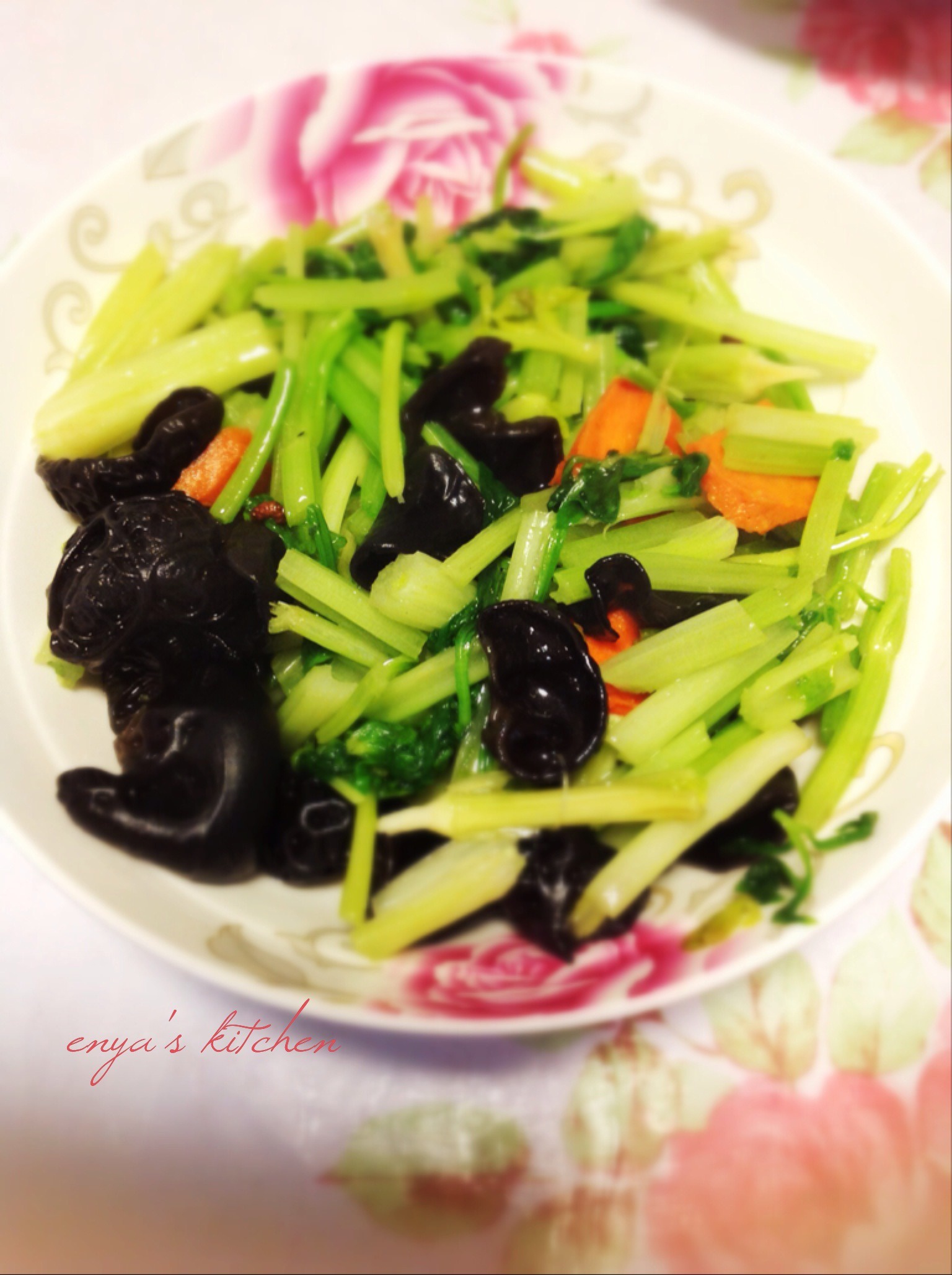 芹菜炒木耳