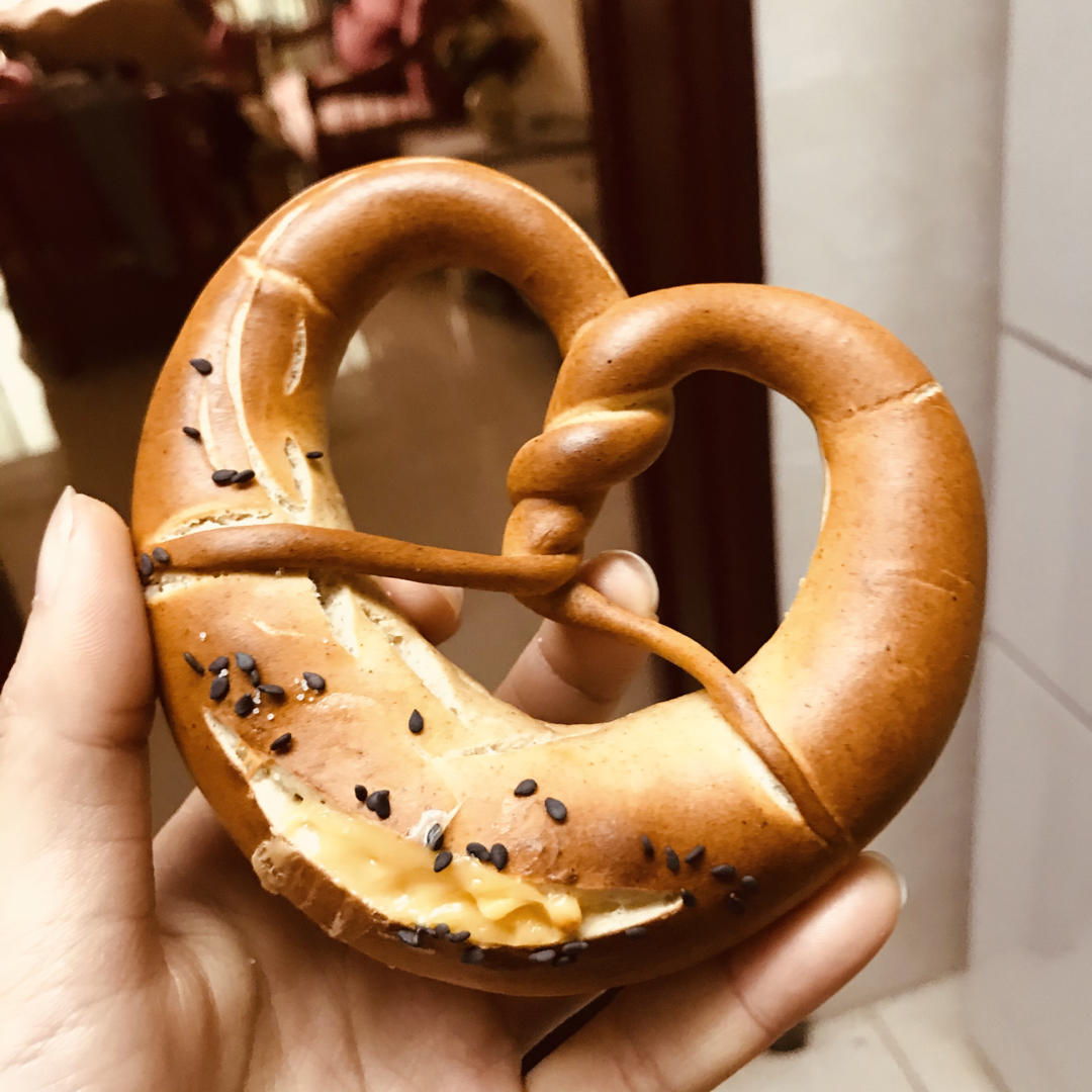 🥨黑麦碱水包Brezel🥨（小苏打版）