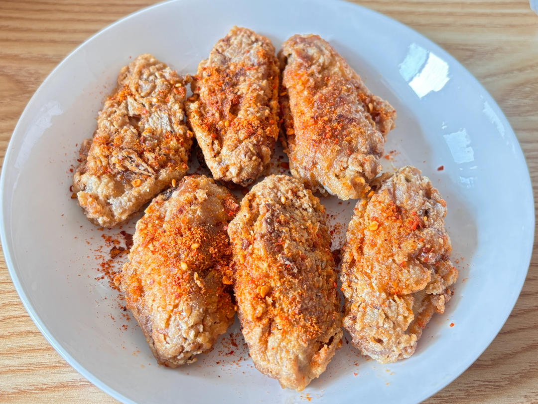 外脆里嫩❗️好吃到吮指的脆皮煎鸡翅～