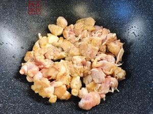 【鲜美咕咕鸡】营养葱烧鸡腿肉的做法 步骤6