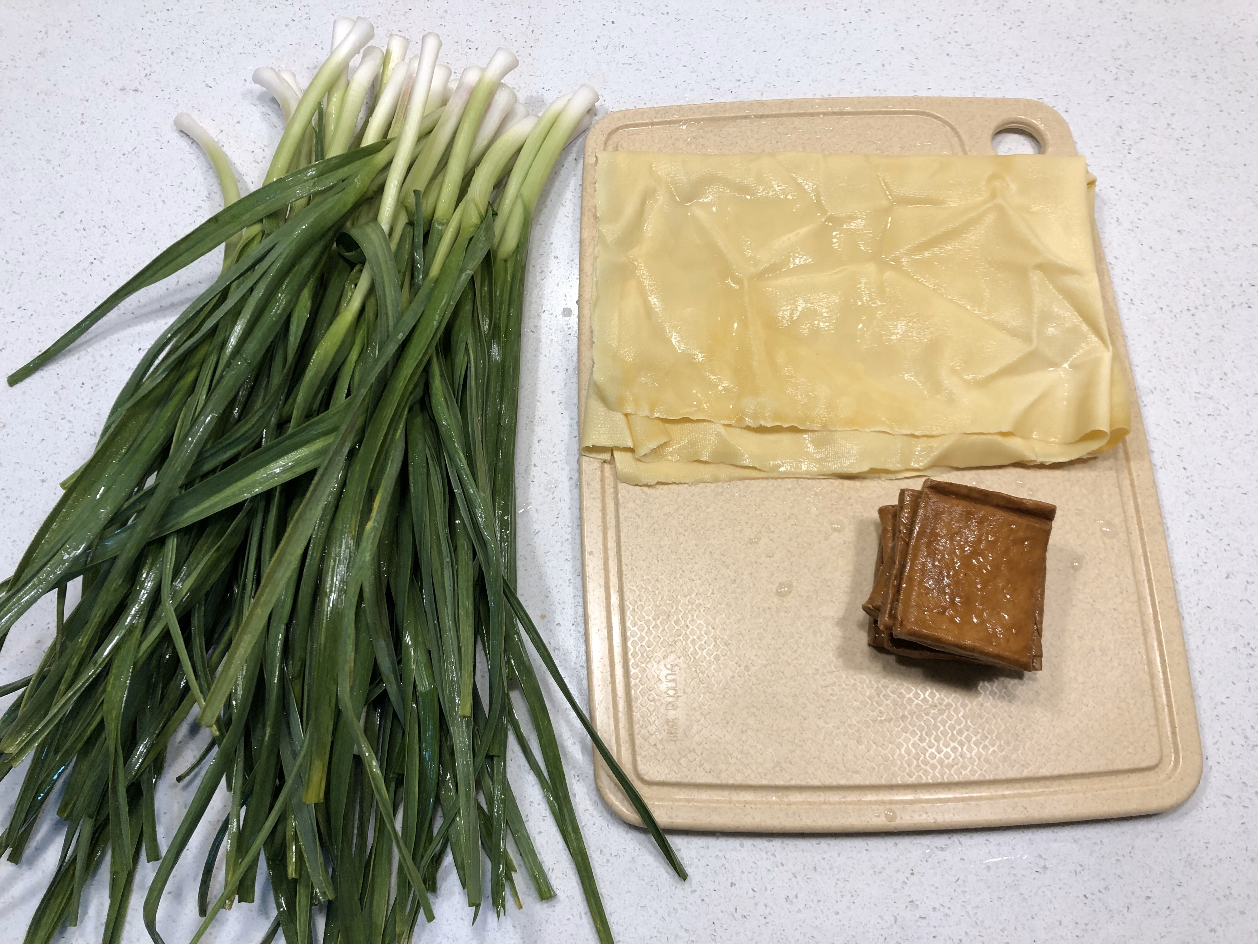 超级下饭的大蒜炒百叶——光嘴吃也香的做法 步骤1