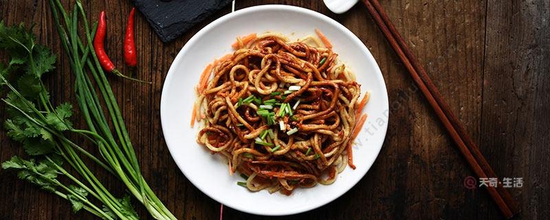 热干面的香辣萝卜丁的做法