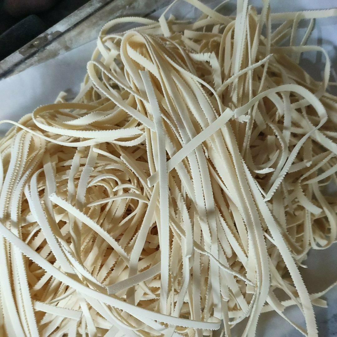 压面机  鸡蛋碱面条