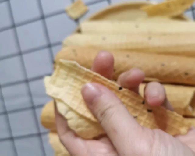 香酥芝麻蛋卷（蛋卷机版）的做法 步骤7