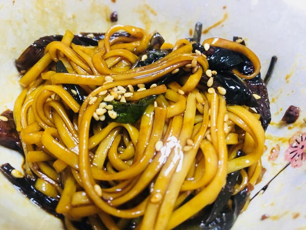 10分钟搞定的一碗葱油拌面