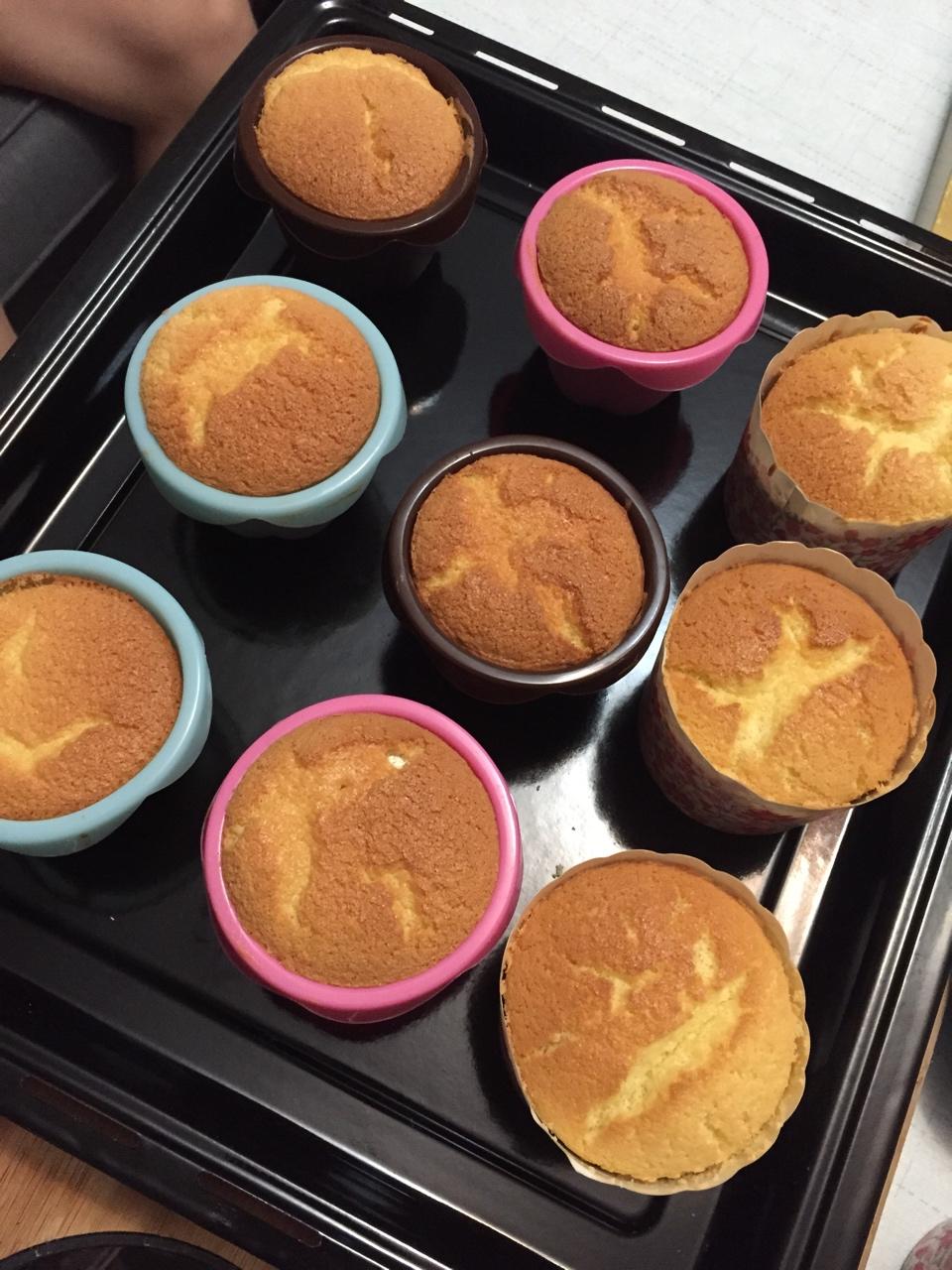 原味海绵纸杯蛋糕（非常适合裱花、盖糖皮的cupcake方子）