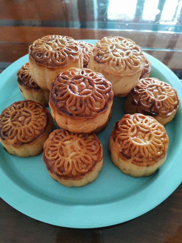 广式月饼－－蛋黄豆沙月饼