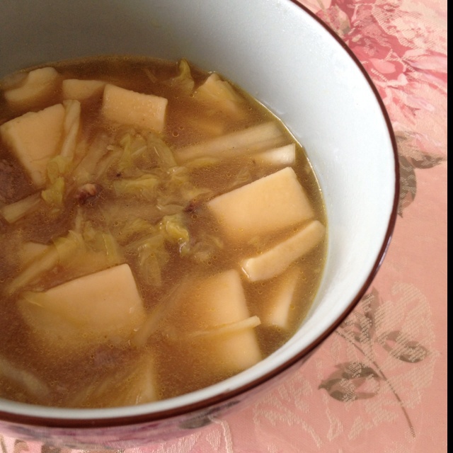 黄芽菜肉丝年糕汤