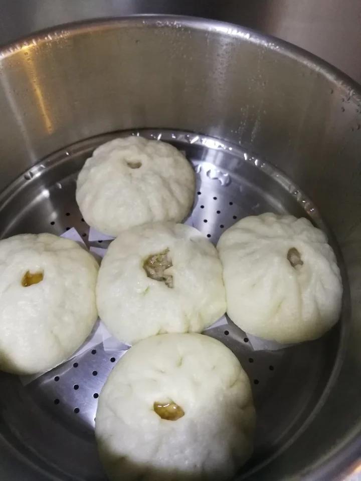松软多汁的肉包子