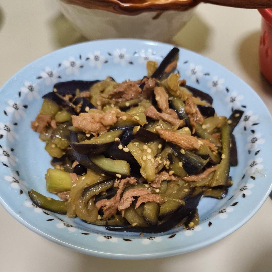 家常菜：茄子炒肉丝（少油保色法）