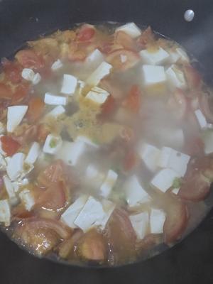 西红柿金针菇豆腐汤的做法 步骤7