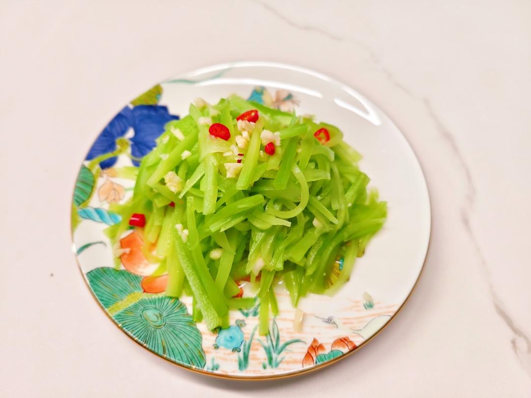 厨师长教你：夏日开胃小菜“凉拌莴笋丝”的家常做法，简单易学赶紧收藏吧