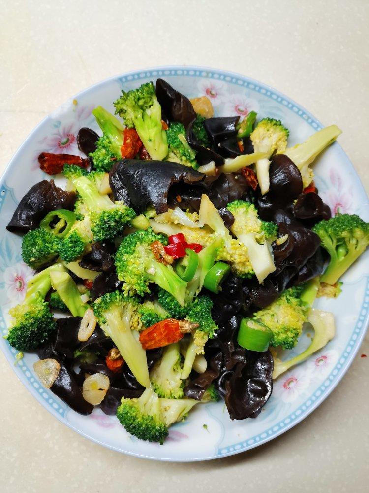 炝拌木耳西兰花