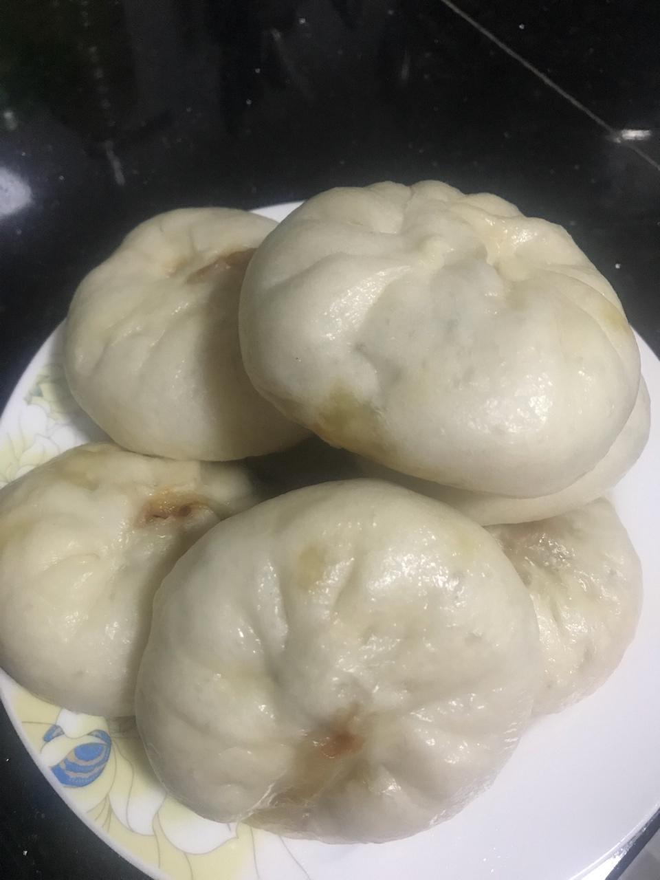 松软多汁的肉包子