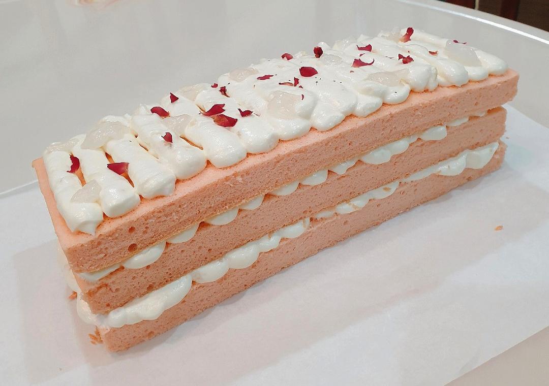 《Tinrry+》粉红荔枝蛋糕卷