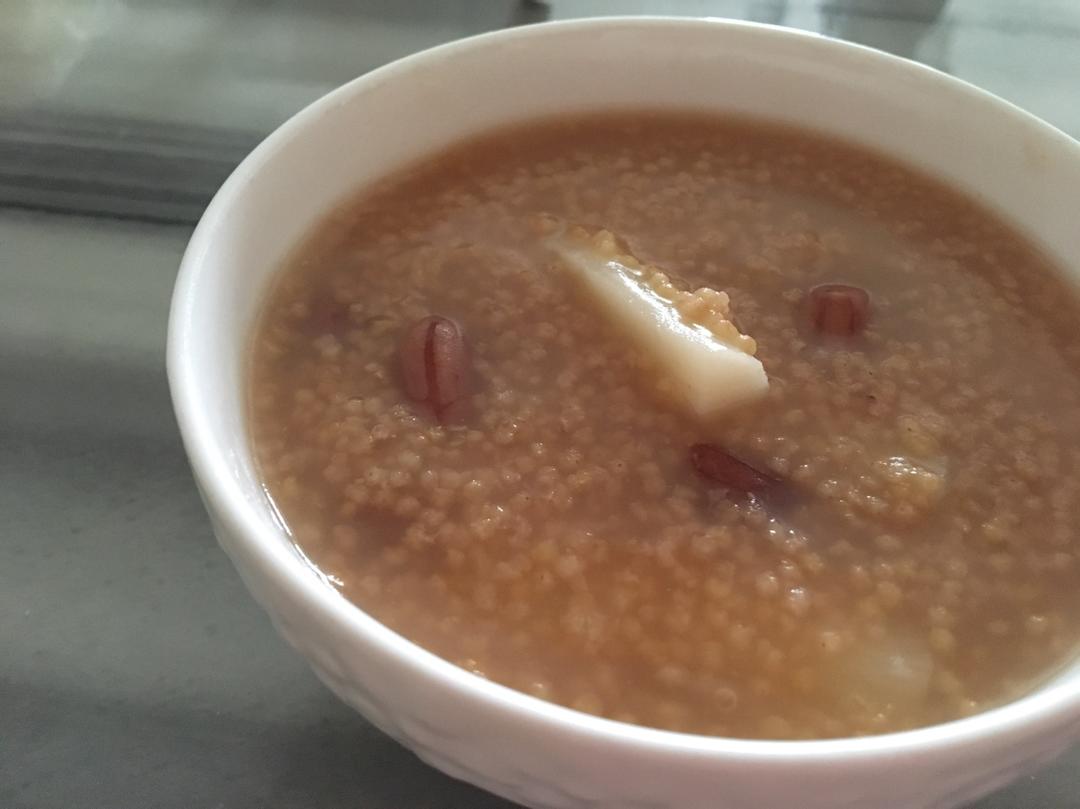 小米花生粥    准妈妈的营养粥哦