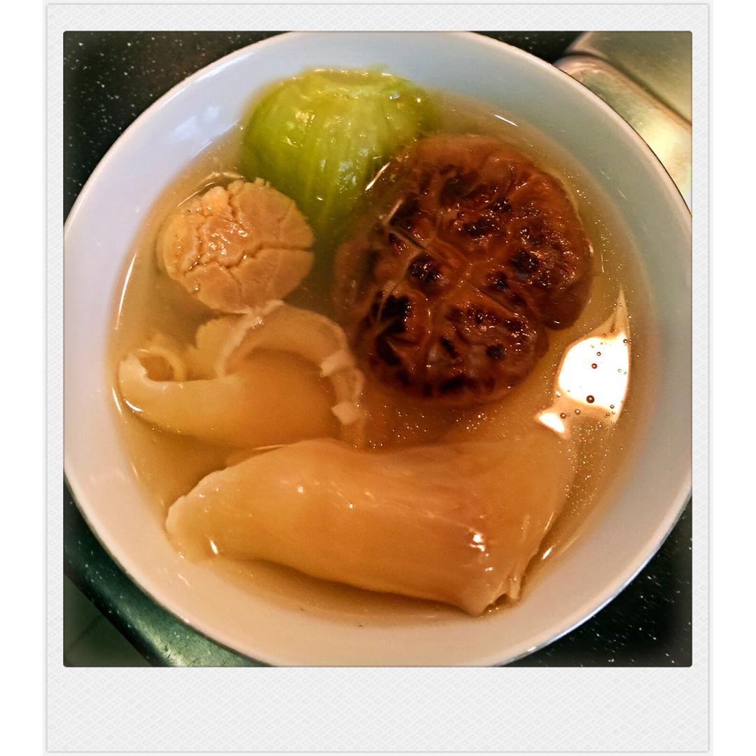 跳跳凡做的花胶瑶柱炖瘦肉