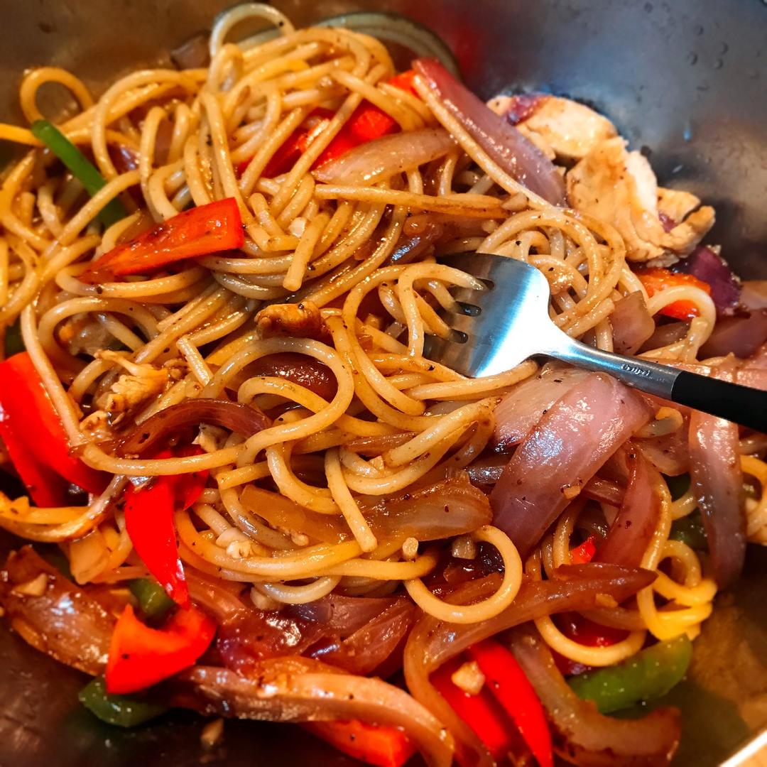 黑椒鸡丝意面