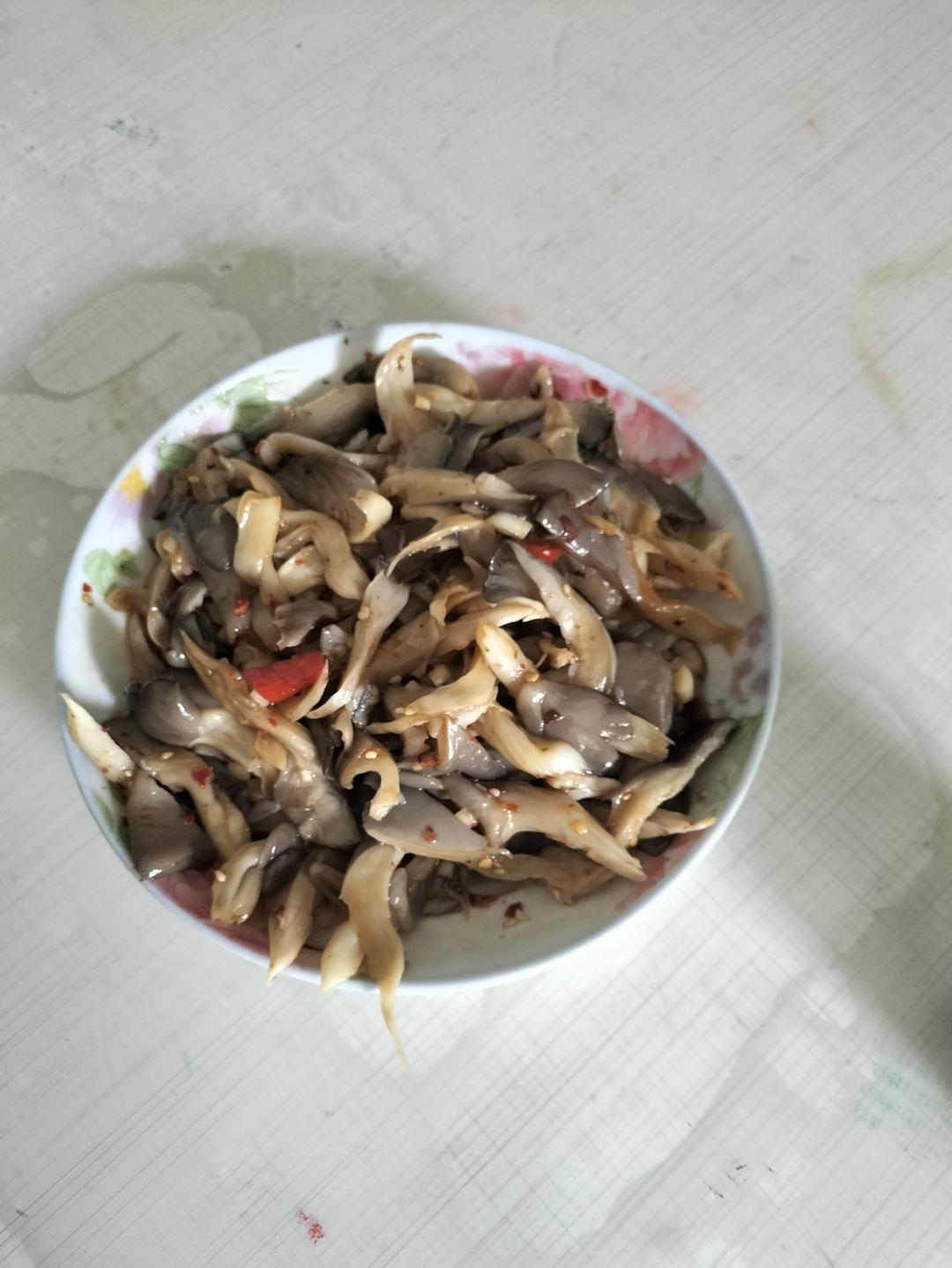 拌一盘光一盘‼️好吃到无法停下来的节奏😋😋凉拌平菇