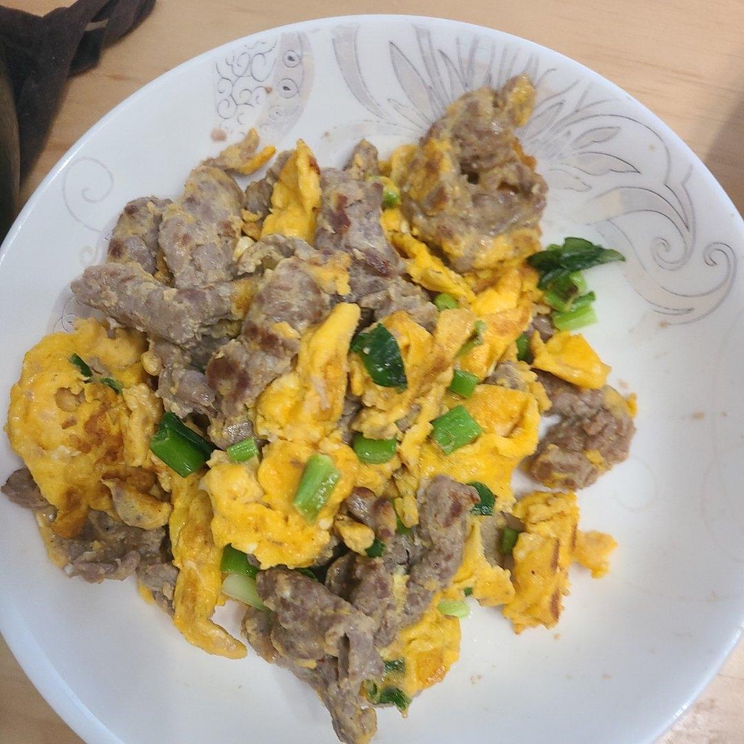 滑蛋牛肉，牛肉滑嫩，鸡蛋松软