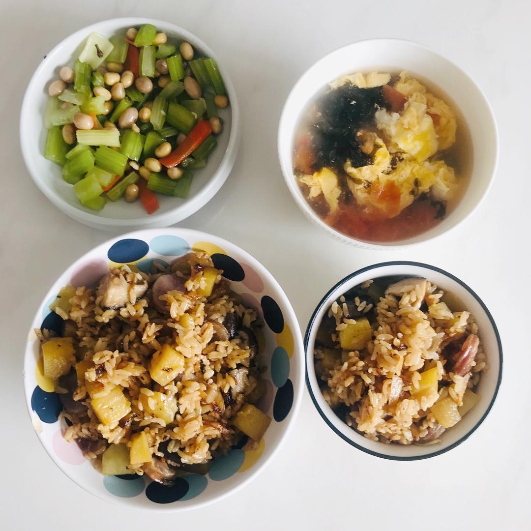 香菇腊肠土豆焖饭
