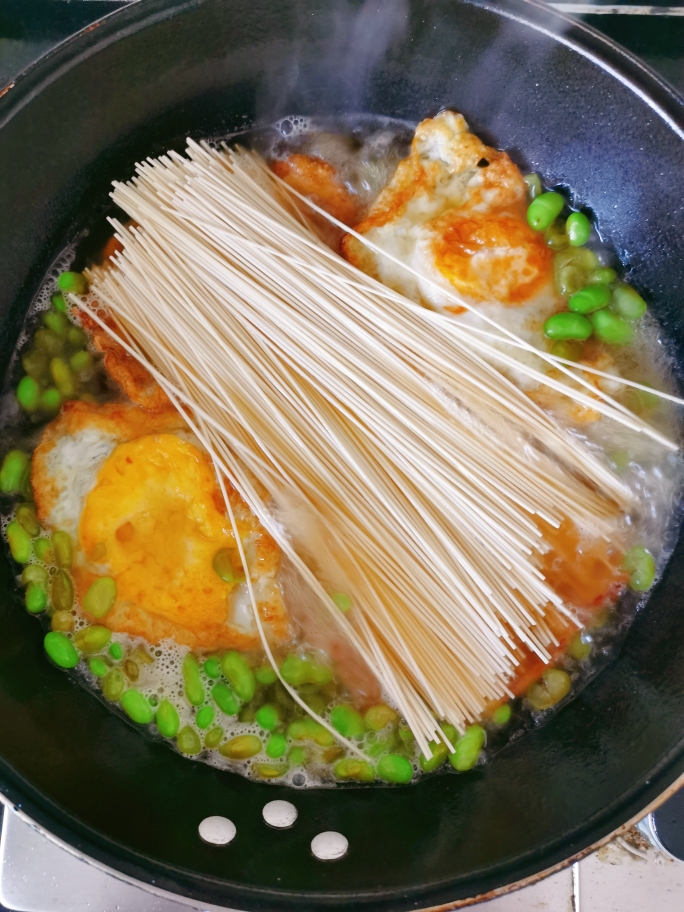 毛豆鸡蛋青菜汤面🍜超级鲜👍🏻的做法 步骤5