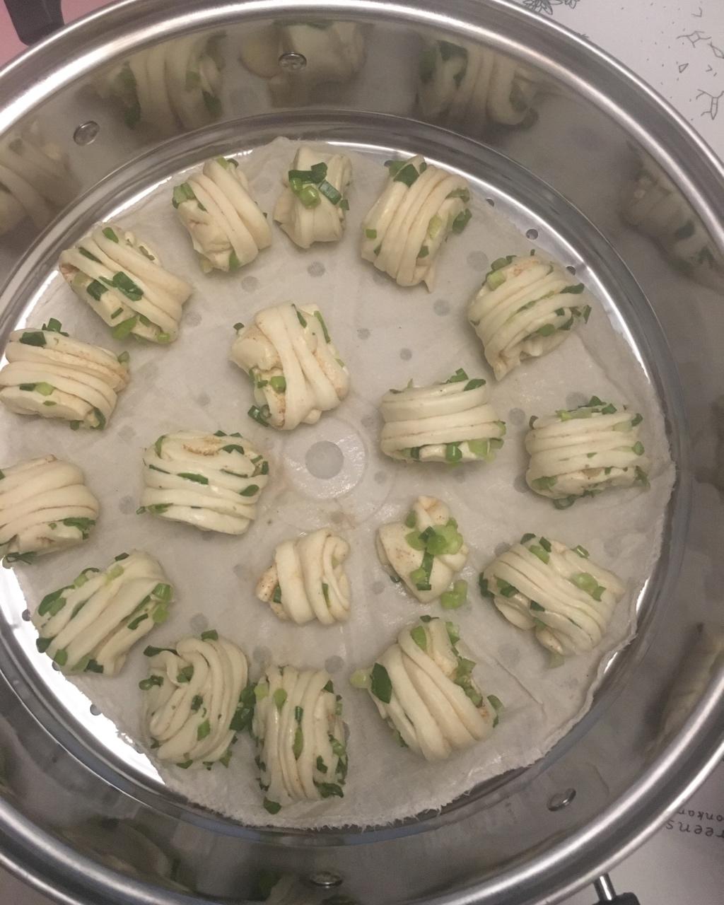 最好吃的火腿葱香花卷—附让葱不变黄的小窍门