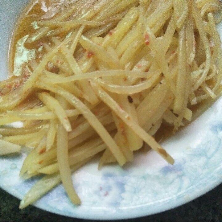 酸辣土豆丝-不用再愁不辣不酸了