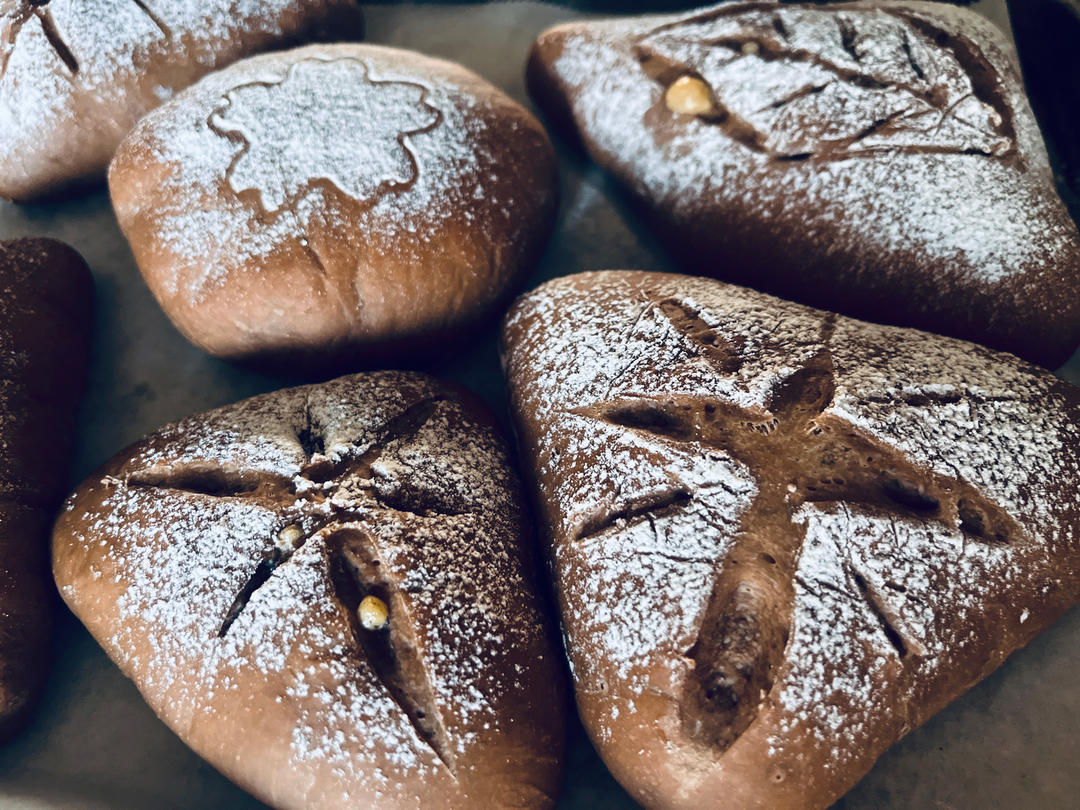 巧克力坚果乳酪软欧包🍞满满乳酪坚果果干馅料🍒明日早餐