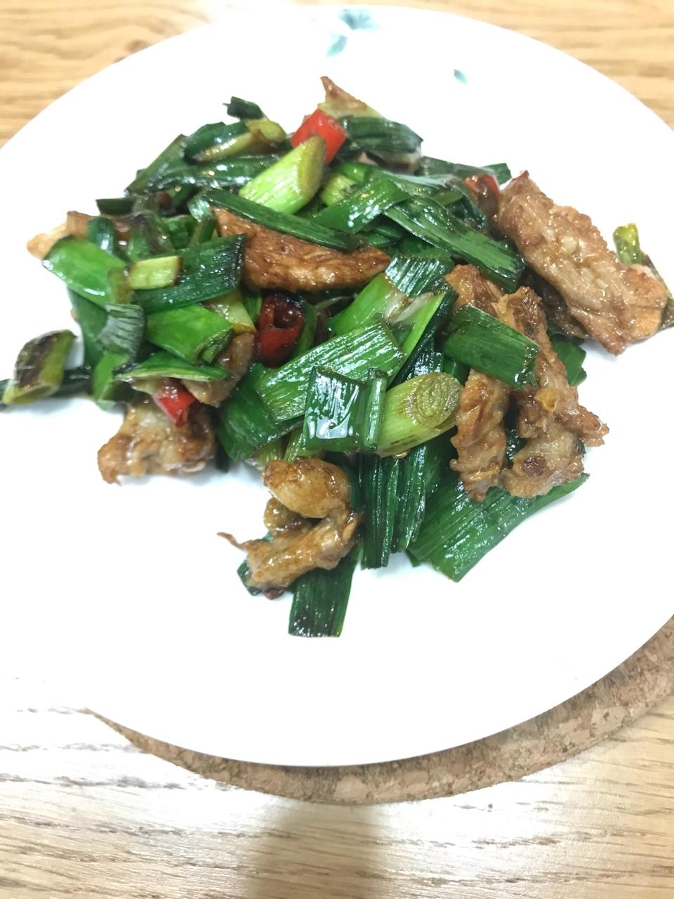 蒜叶炒肉