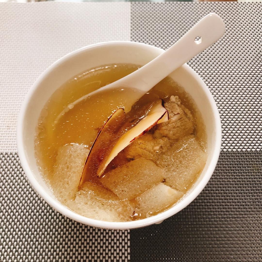 鲨鱼骨瑶柱竹笙汤