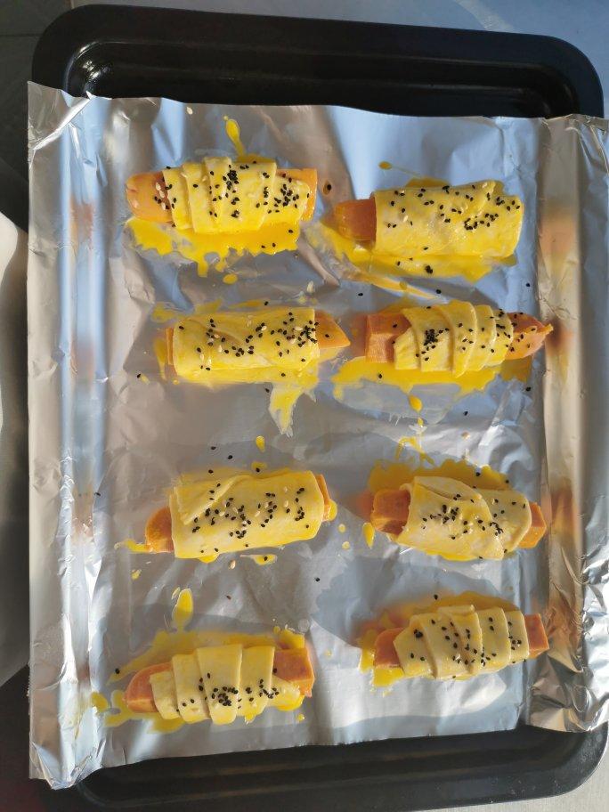 香肠酥皮卷：手抓饼皮还能这样吃，不用和面快速搞定早餐