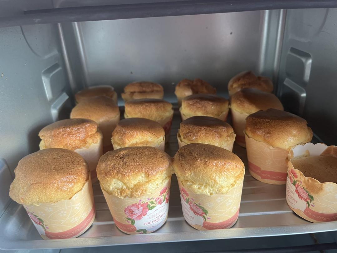 戚风小纸杯蛋糕