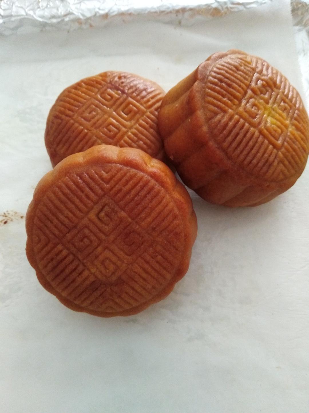 广式月饼—蛋黄莲蓉月饼