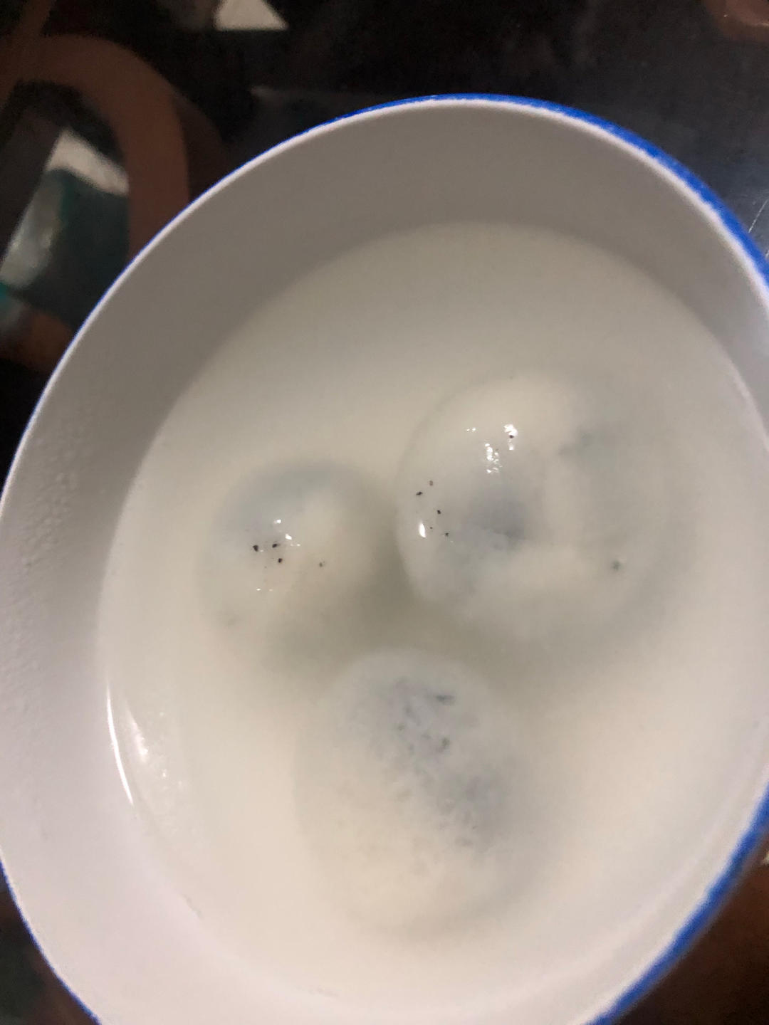 花生黑芝麻汤圆